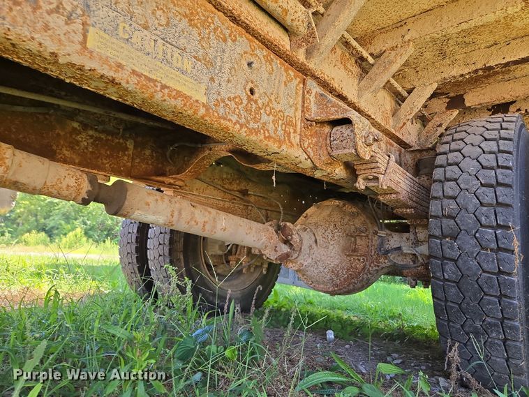 image for item EV1692 2000 Chevrolet C6500 dump truck