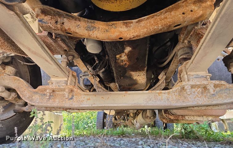 image for item EV1692 2000 Chevrolet C6500 dump truck