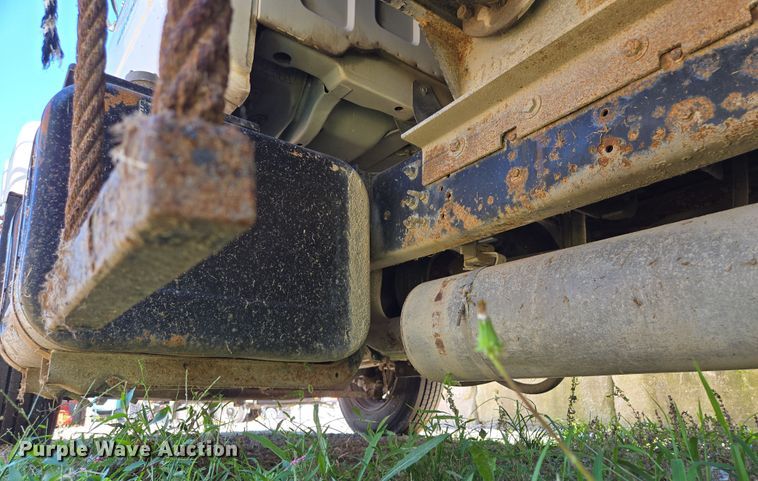 image for item EV1692 2000 Chevrolet C6500 dump truck