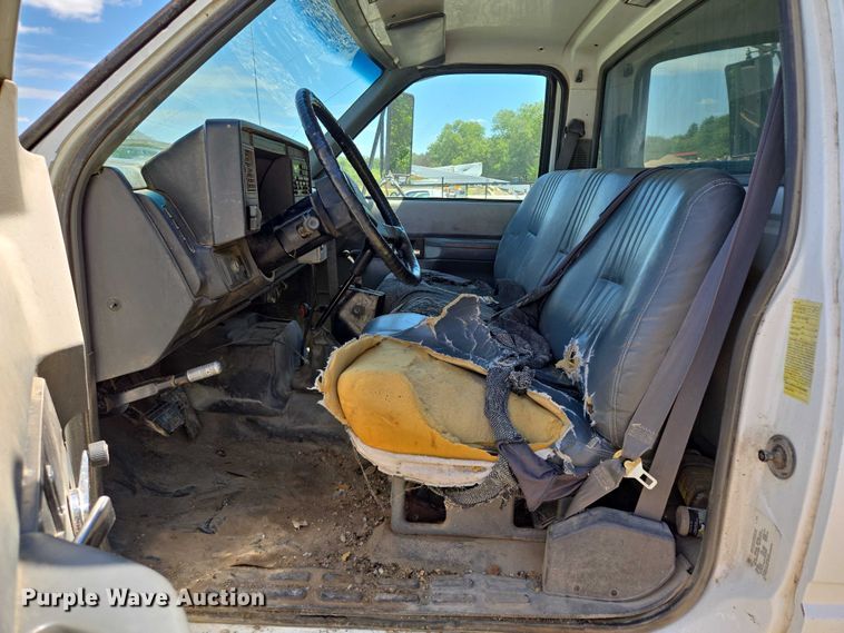 image for item EV1692 2000 Chevrolet C6500 dump truck