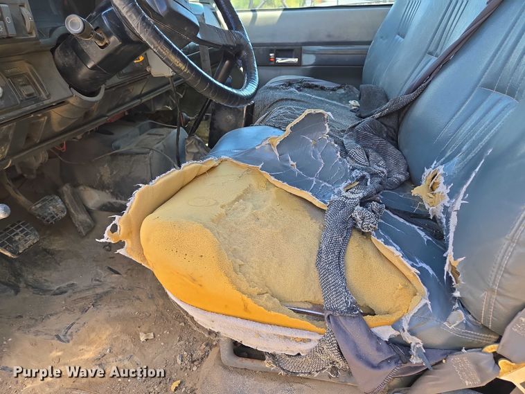 image for item EV1692 2000 Chevrolet C6500 dump truck