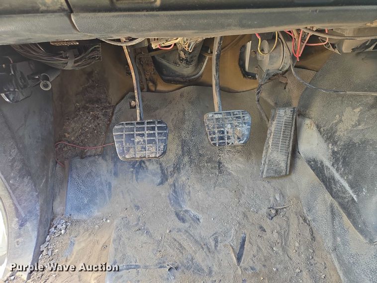 image for item EV1692 2000 Chevrolet C6500 dump truck