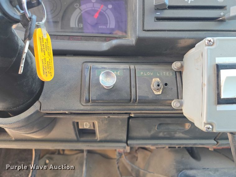 image for item EV1692 2000 Chevrolet C6500 dump truck