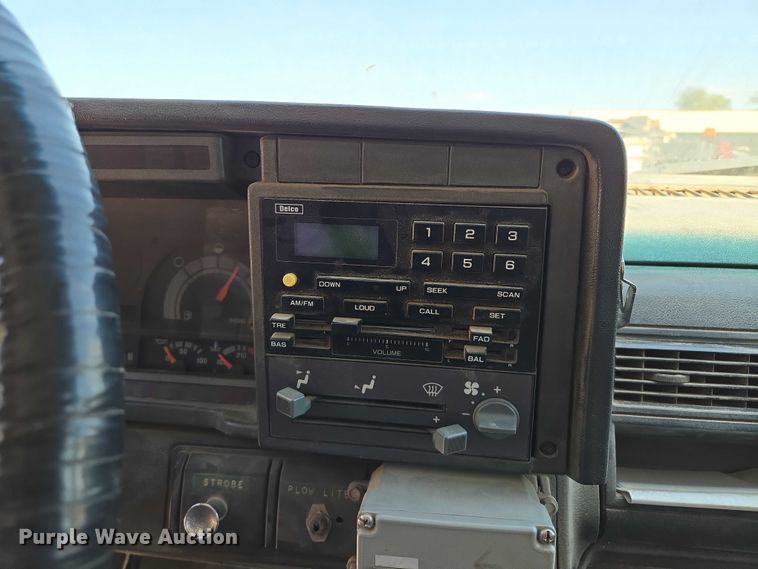 image for item EV1692 2000 Chevrolet C6500 dump truck