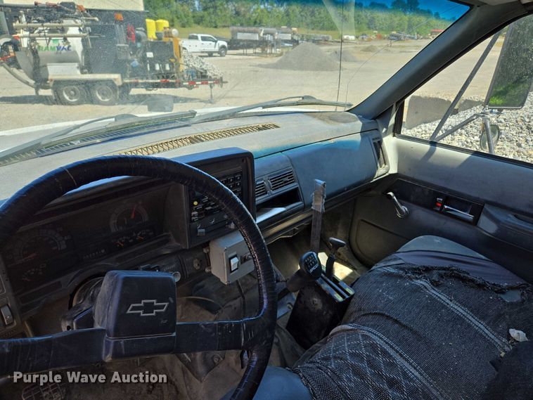 image for item EV1692 2000 Chevrolet C6500 dump truck