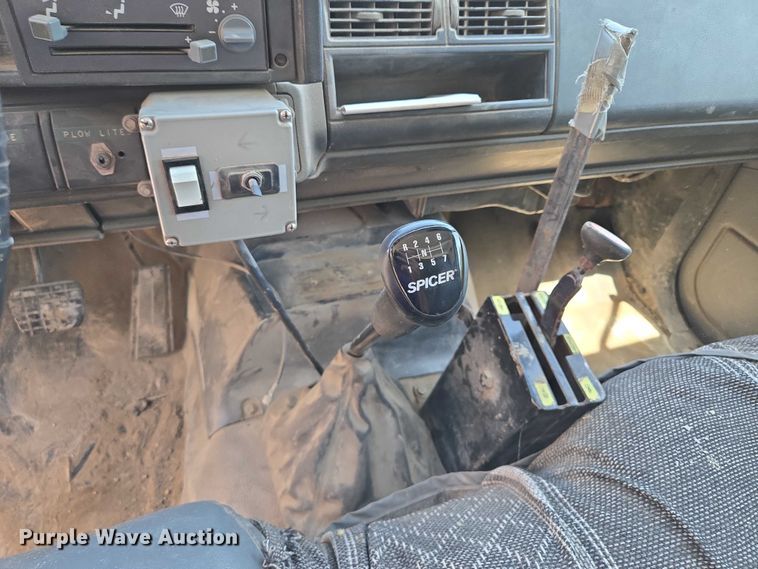 image for item EV1692 2000 Chevrolet C6500 dump truck