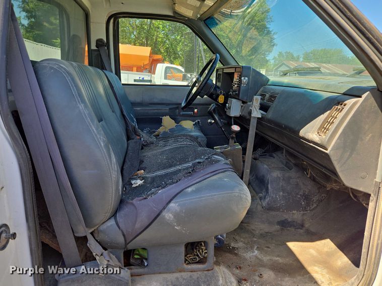 image for item EV1692 2000 Chevrolet C6500 dump truck