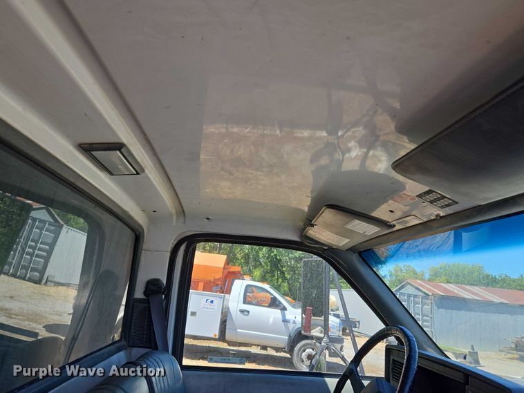 image for item EV1692 2000 Chevrolet C6500 dump truck