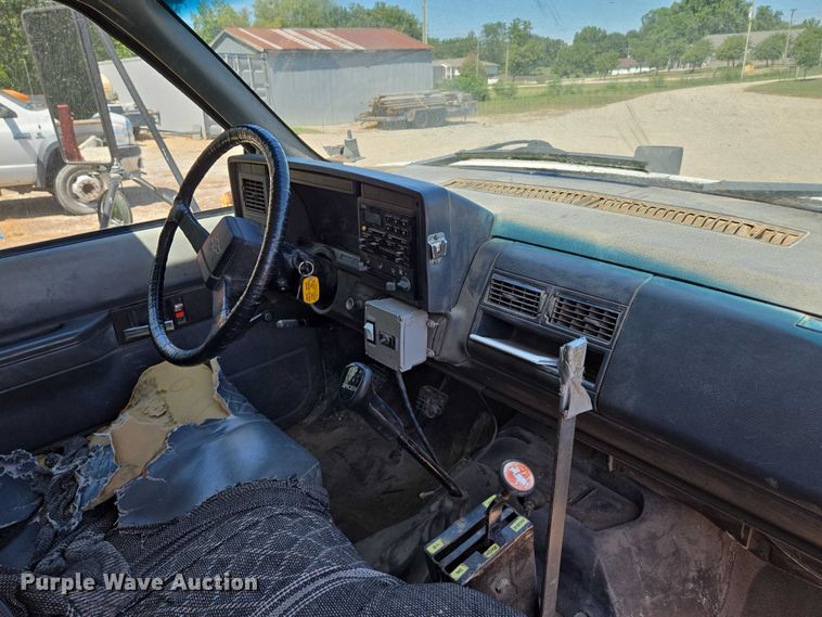 image for item EV1692 2000 Chevrolet C6500 dump truck