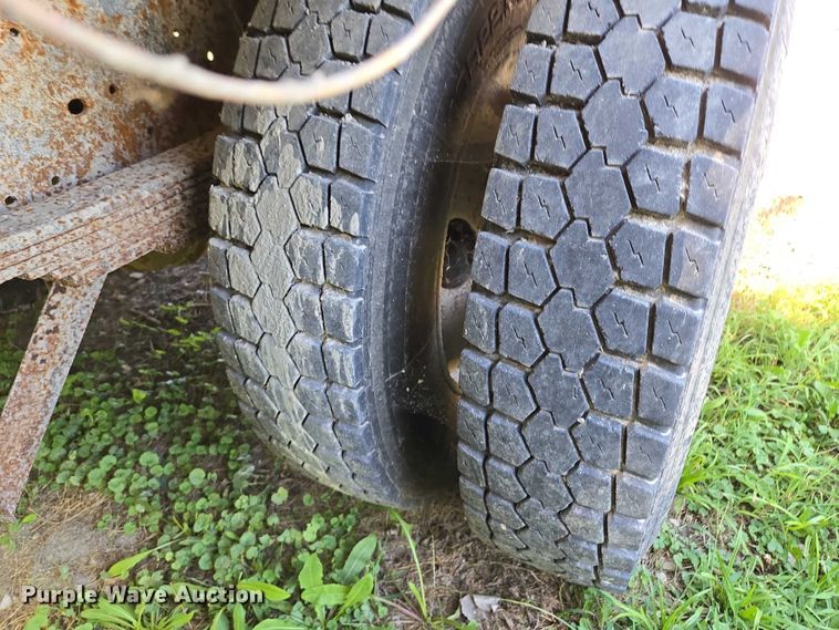 image for item EV1692 2000 Chevrolet C6500 dump truck