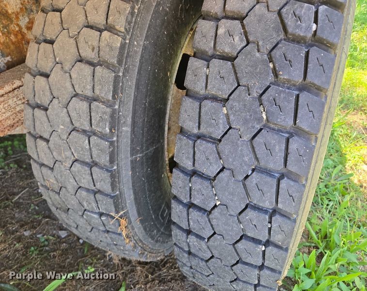 image for item EV1692 2000 Chevrolet C6500 dump truck