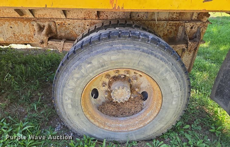 image for item EV1692 2000 Chevrolet C6500 dump truck