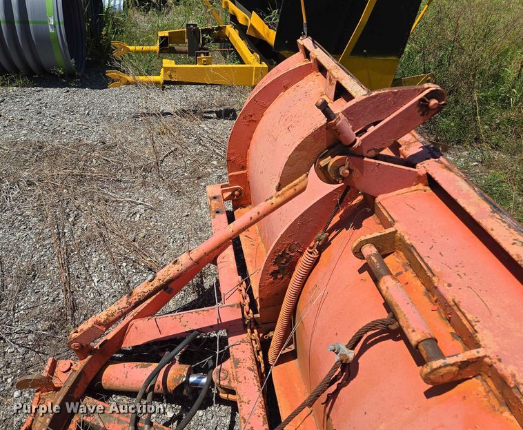 image for item EV1692 2000 Chevrolet C6500 dump truck