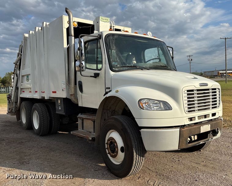 image for item EV3058 2007 Freightliner M2106 refuse truck