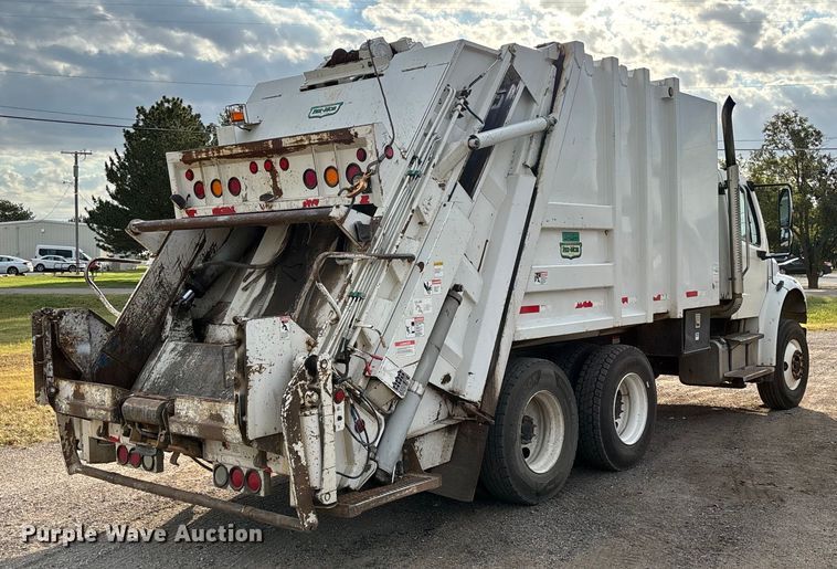 image for item EV3058 2007 Freightliner M2106 refuse truck