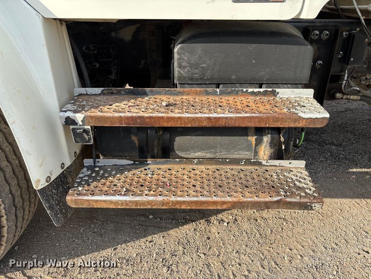 image for item EV3058 2007 Freightliner M2106 refuse truck