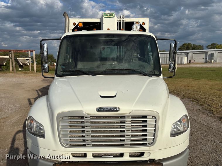 image for item EV3058 2007 Freightliner M2106 refuse truck