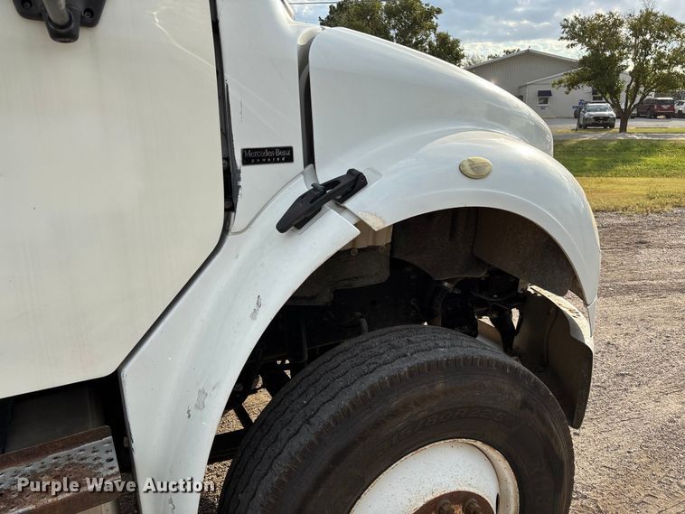 image for item EV3058 2007 Freightliner M2106 refuse truck