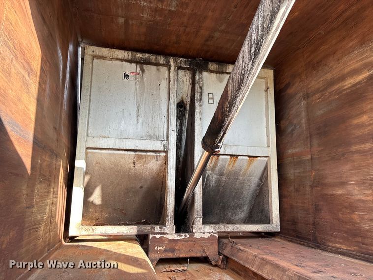 image for item EV3058 2007 Freightliner M2106 refuse truck