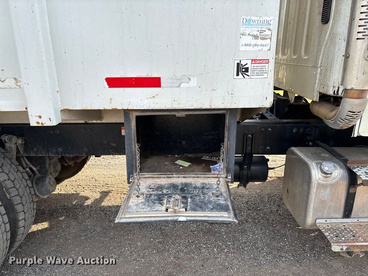 image for item EV3058 2007 Freightliner M2106 refuse truck