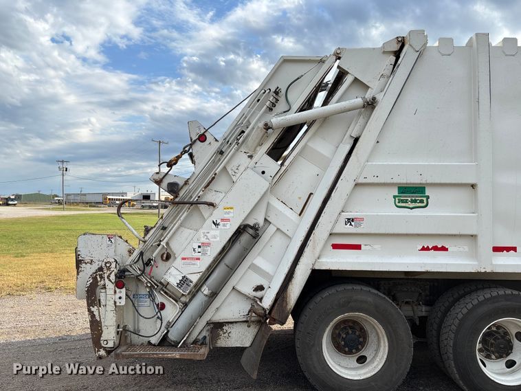 image for item EV3058 2007 Freightliner M2106 refuse truck