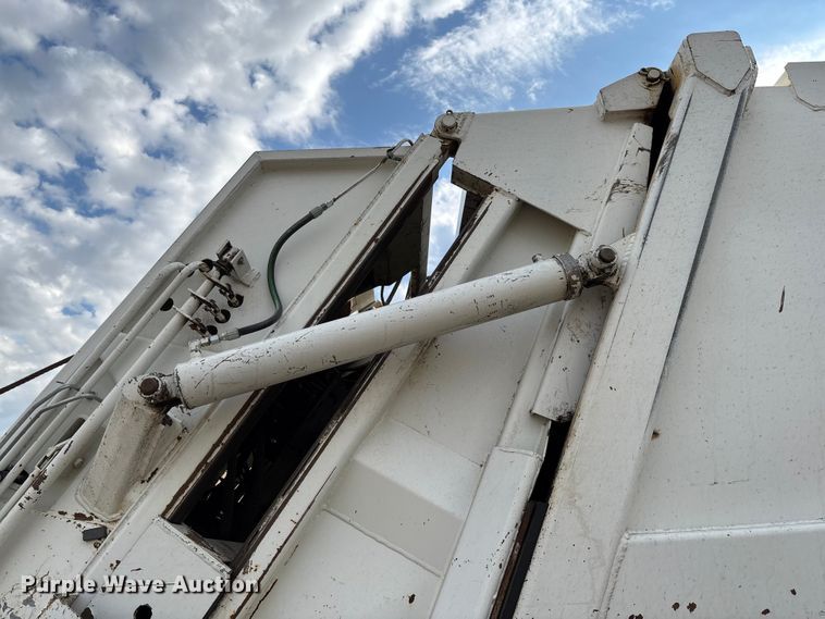 image for item EV3058 2007 Freightliner M2106 refuse truck