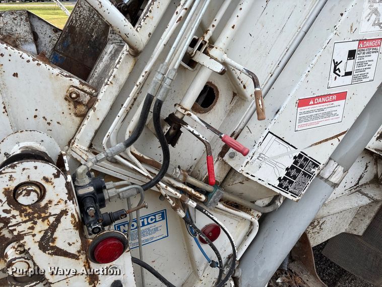 image for item EV3058 2007 Freightliner M2106 refuse truck