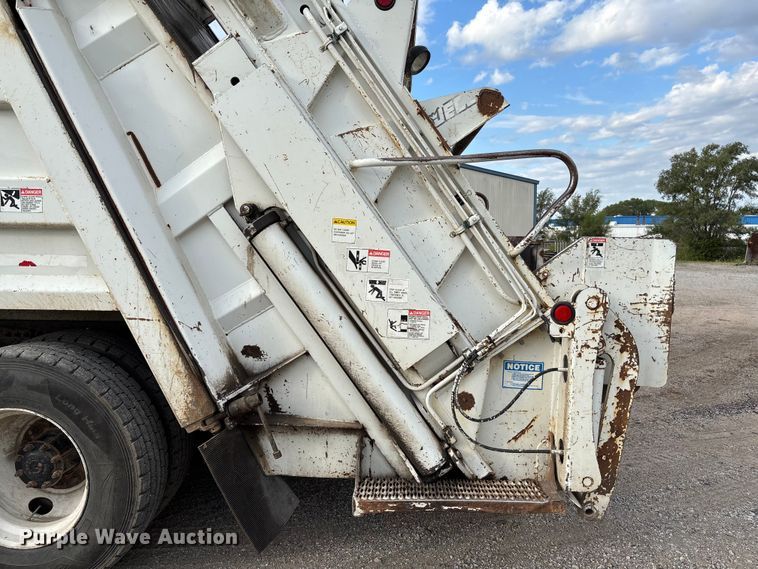 image for item EV3058 2007 Freightliner M2106 refuse truck