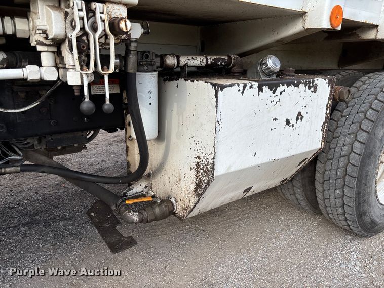 image for item EV3058 2007 Freightliner M2106 refuse truck