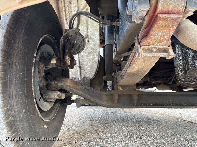 image for item EV3058 2007 Freightliner M2106 refuse truck