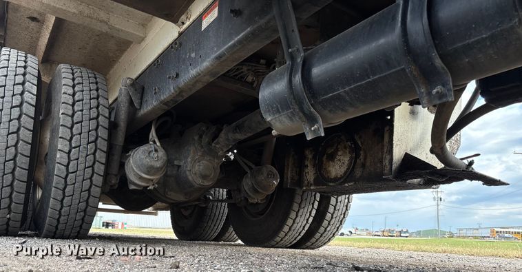 image for item EV3058 2007 Freightliner M2106 refuse truck