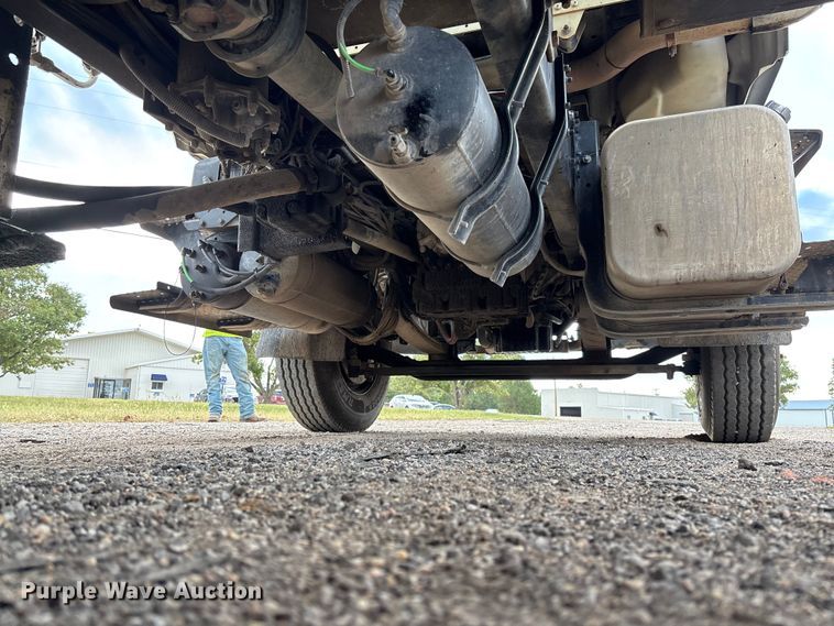 image for item EV3058 2007 Freightliner M2106 refuse truck