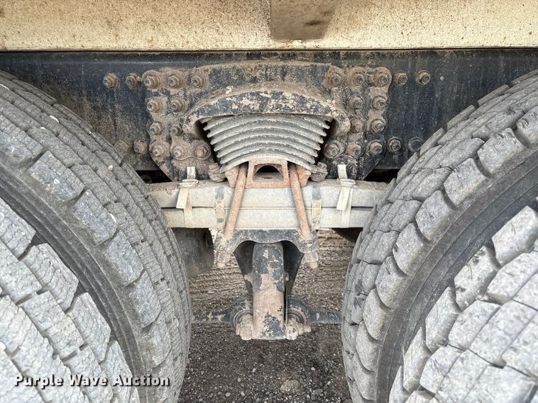 image for item EV3058 2007 Freightliner M2106 refuse truck