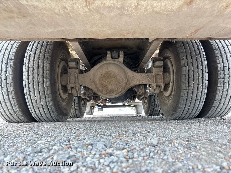 image for item EV3058 2007 Freightliner M2106 refuse truck