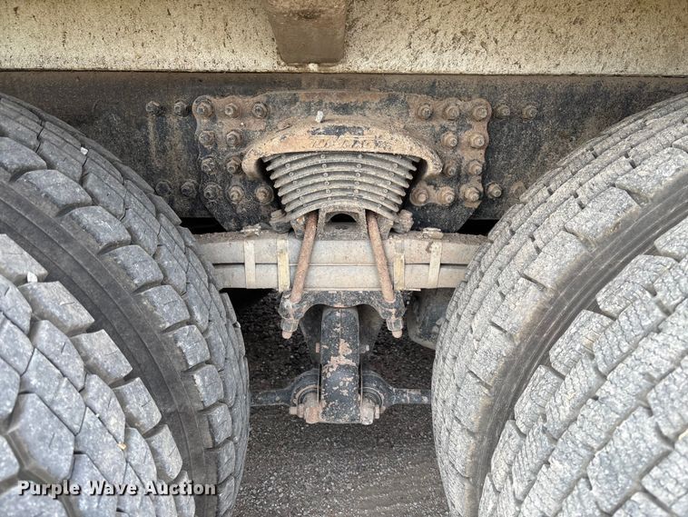 image for item EV3058 2007 Freightliner M2106 refuse truck