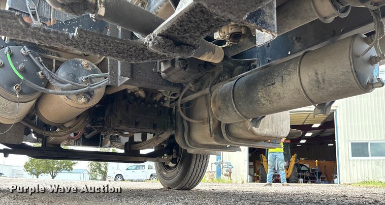 image for item EV3058 2007 Freightliner M2106 refuse truck