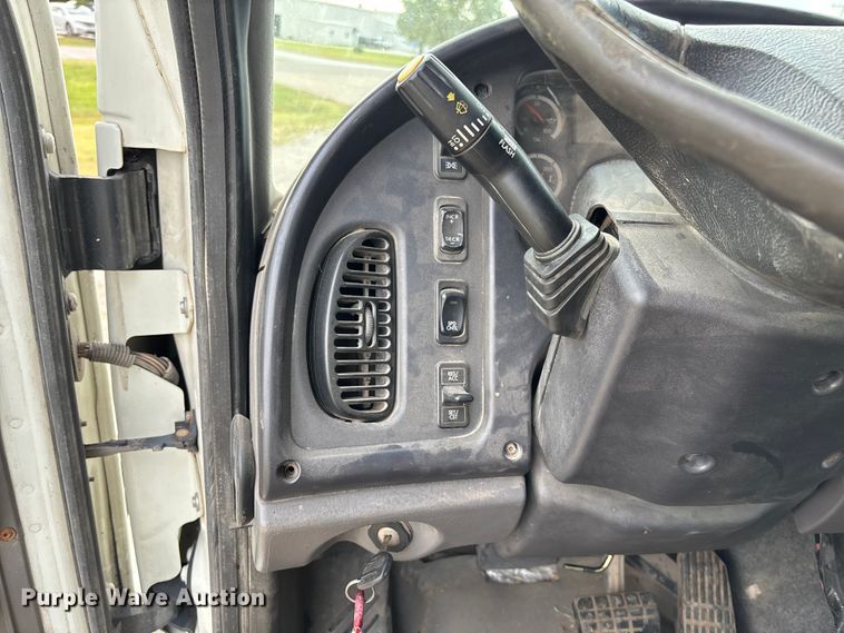 image for item EV3058 2007 Freightliner M2106 refuse truck