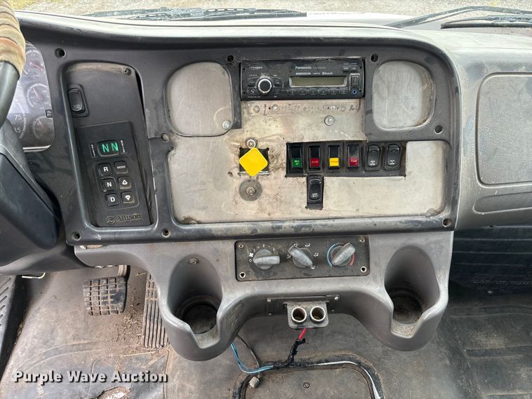 image for item EV3058 2007 Freightliner M2106 refuse truck