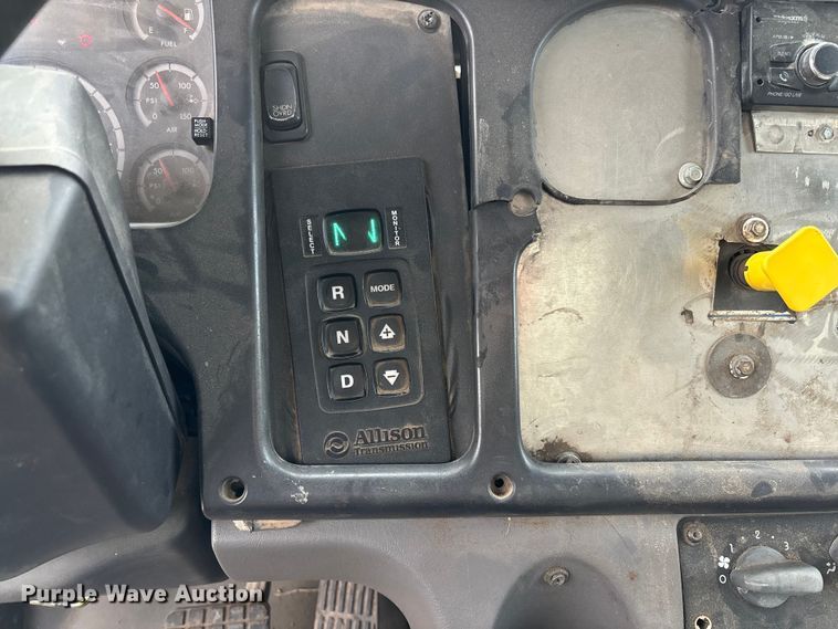 image for item EV3058 2007 Freightliner M2106 refuse truck