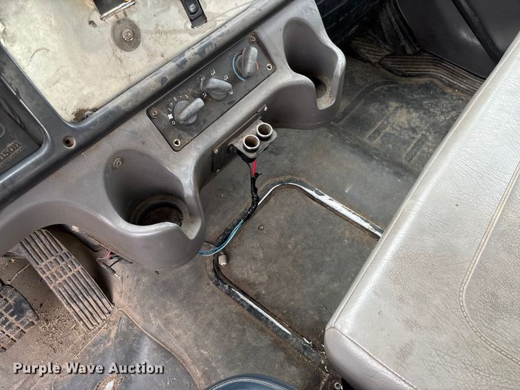 image for item EV3058 2007 Freightliner M2106 refuse truck