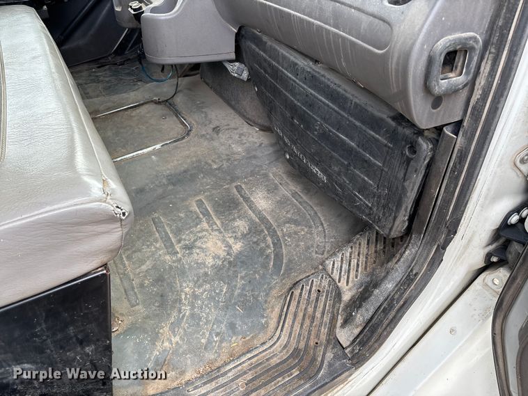 image for item EV3058 2007 Freightliner M2106 refuse truck