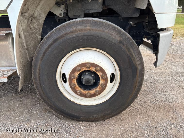 image for item EV3058 2007 Freightliner M2106 refuse truck