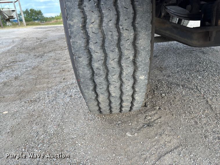 image for item EV3058 2007 Freightliner M2106 refuse truck