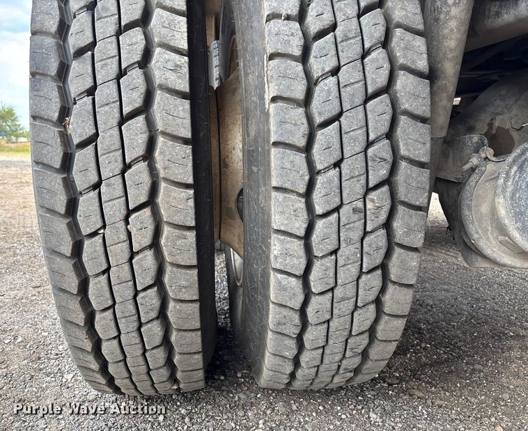 image for item EV3058 2007 Freightliner M2106 refuse truck