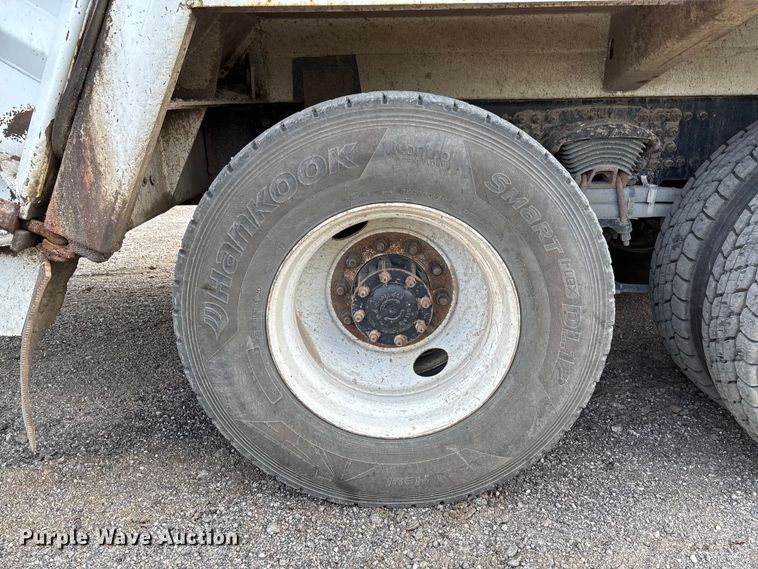 image for item EV3058 2007 Freightliner M2106 refuse truck