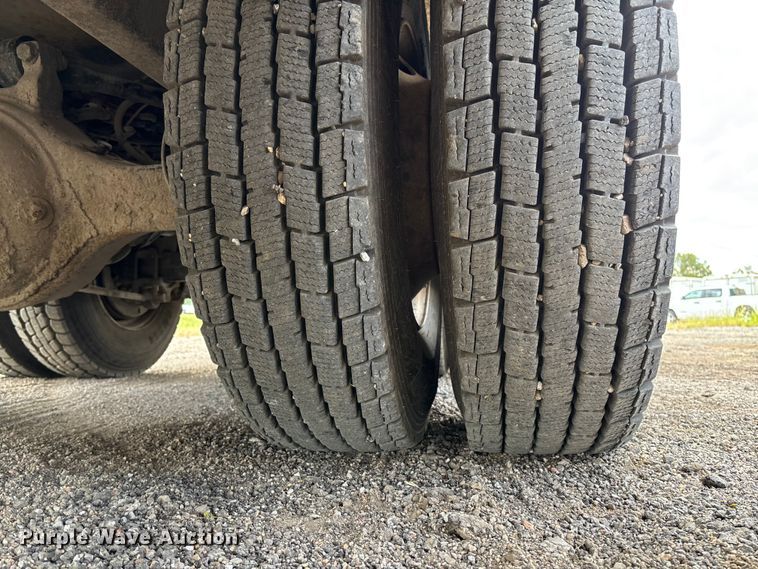 image for item EV3058 2007 Freightliner M2106 refuse truck