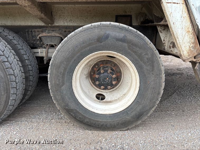 image for item EV3058 2007 Freightliner M2106 refuse truck