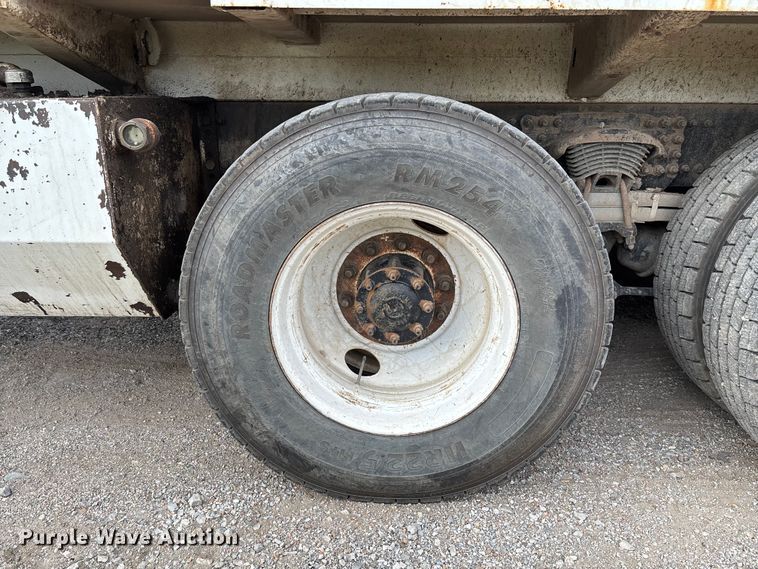 image for item EV3058 2007 Freightliner M2106 refuse truck