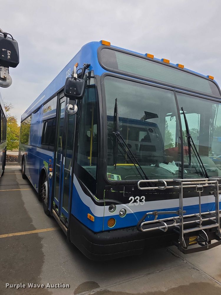 image for item FI0503 2013 Gillig  G27E102N2 shuttle bus