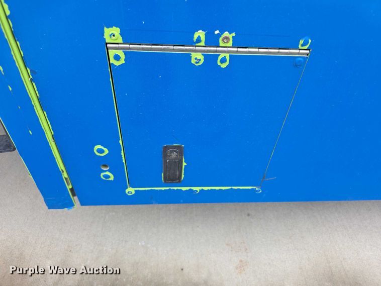 image for item FI0503 2013 Gillig  G27E102N2 shuttle bus